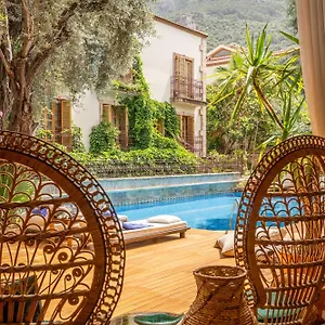 Jade Hotel